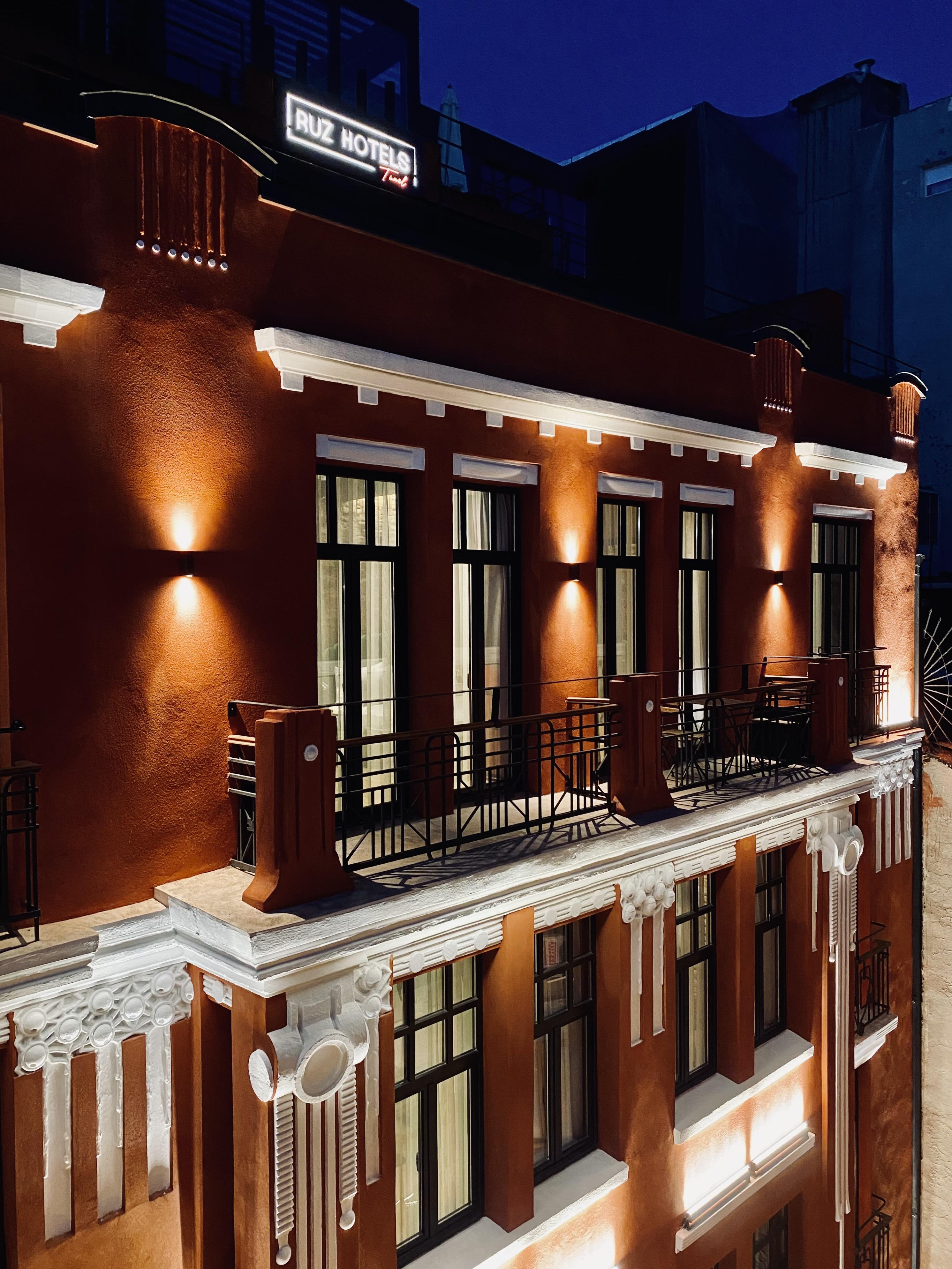 Ruz Hotels Стамбул Экстерьер фото The balcony of the hotel
