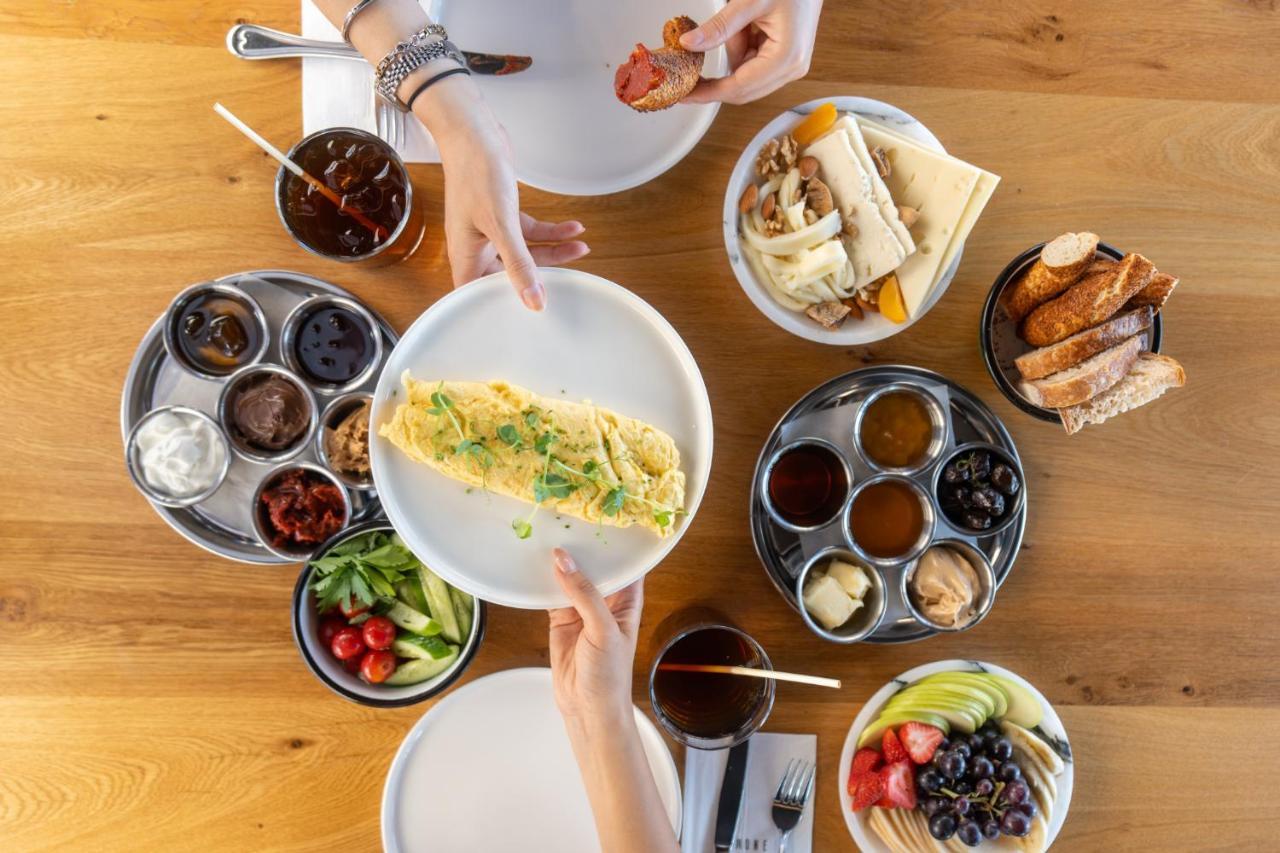 Ruz Hotels Стамбул Экстерьер фото Israeli breakfast