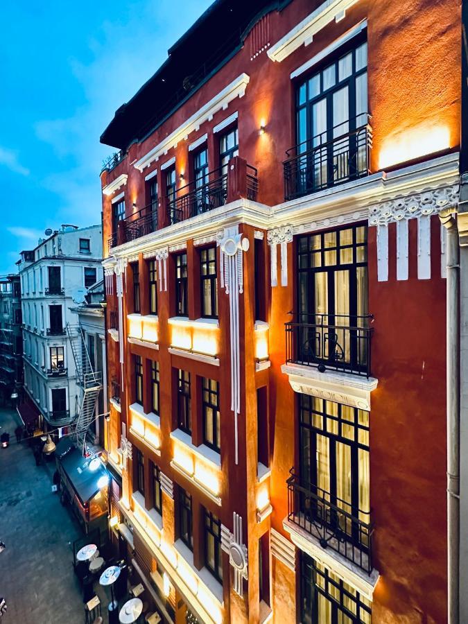 Ruz Hotels Стамбул Экстерьер фото The hotel at night
