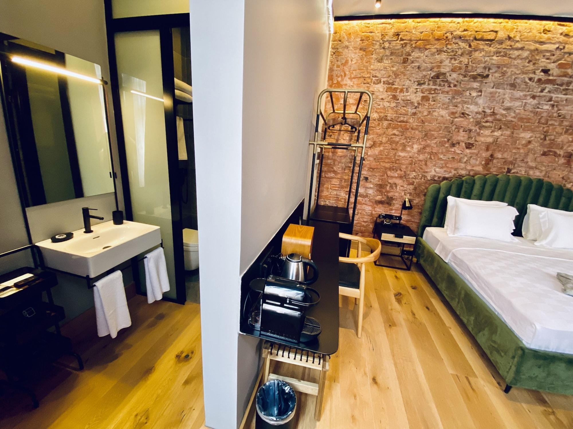 Ruz Hotels Стамбул Экстерьер фото A room at the hotel