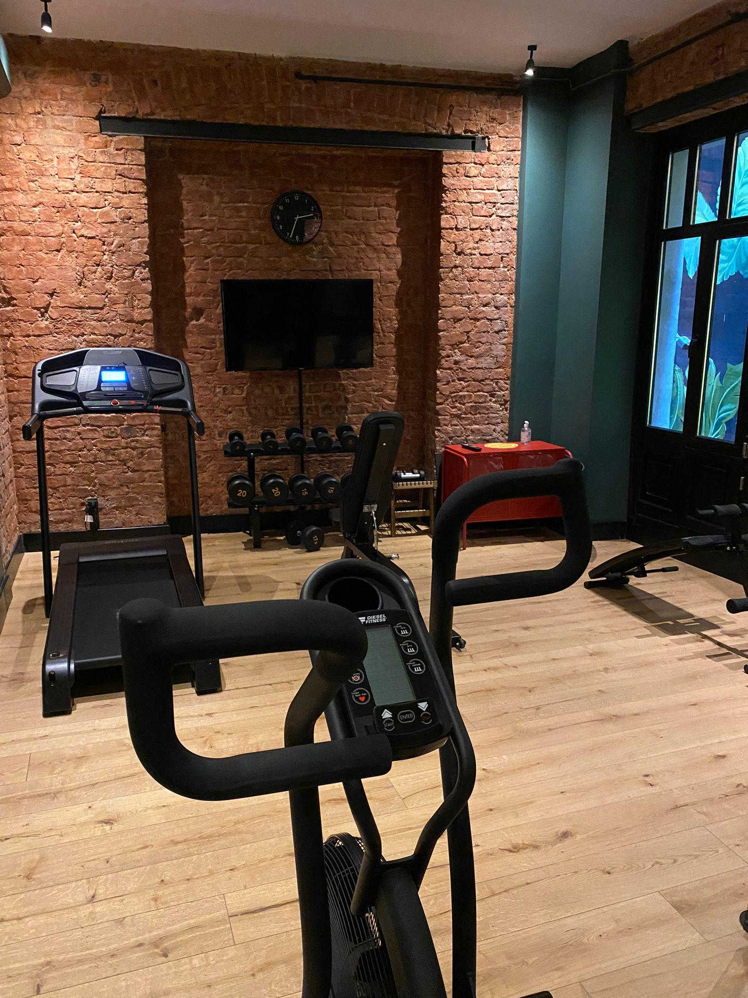 Ruz Hotels Стамбул Экстерьер фото A home gym