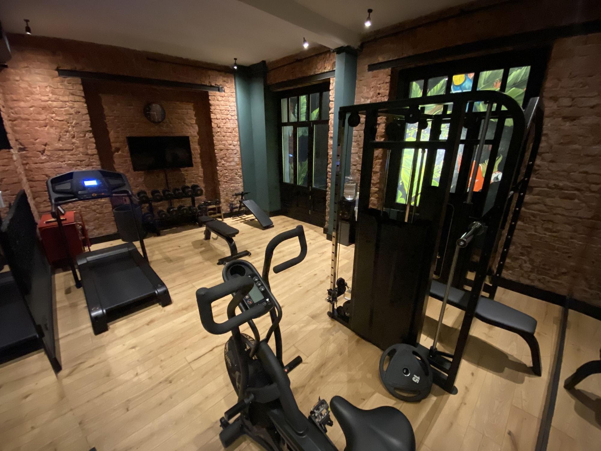 Ruz Hotels Стамбул Экстерьер фото The gym at the hotel