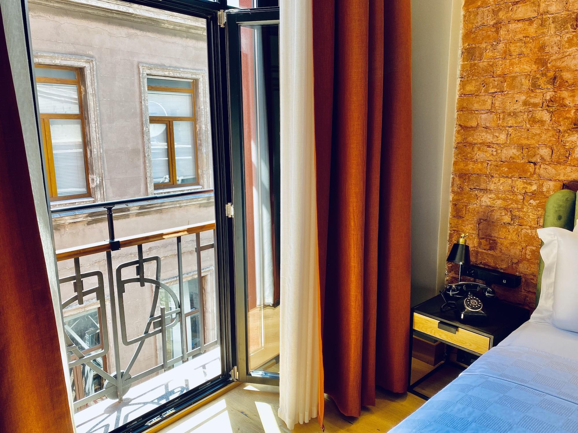 Ruz Hotels Стамбул Экстерьер фото A room at the hotel