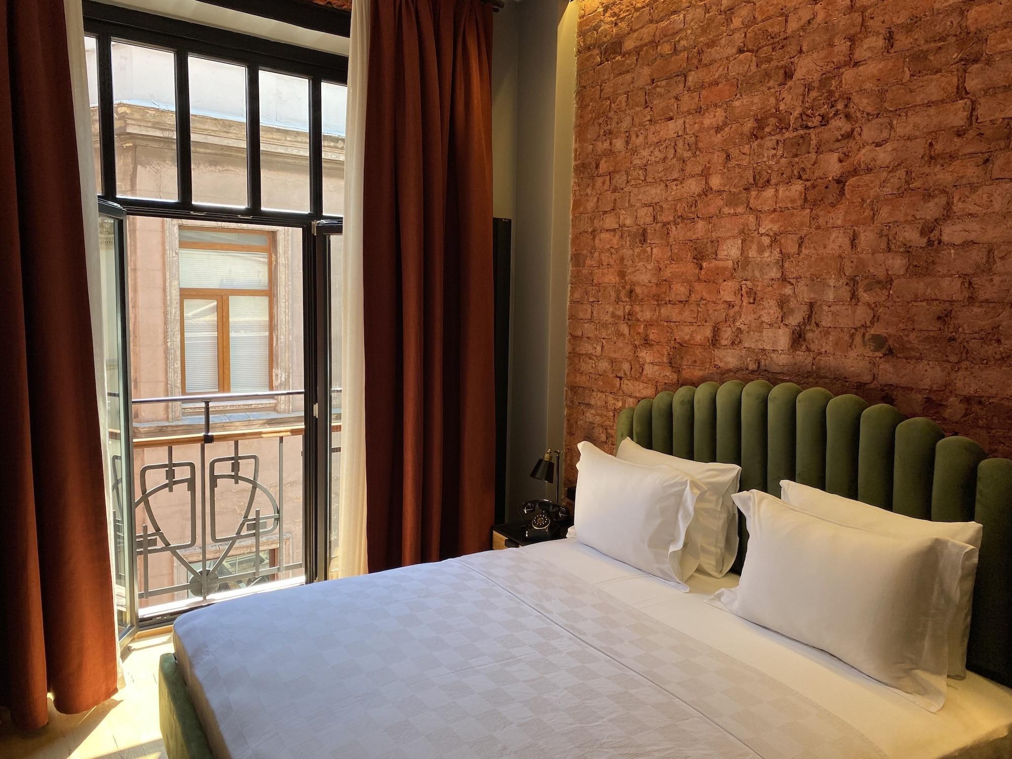 Ruz Hotels Стамбул Экстерьер фото A room at the hotel
