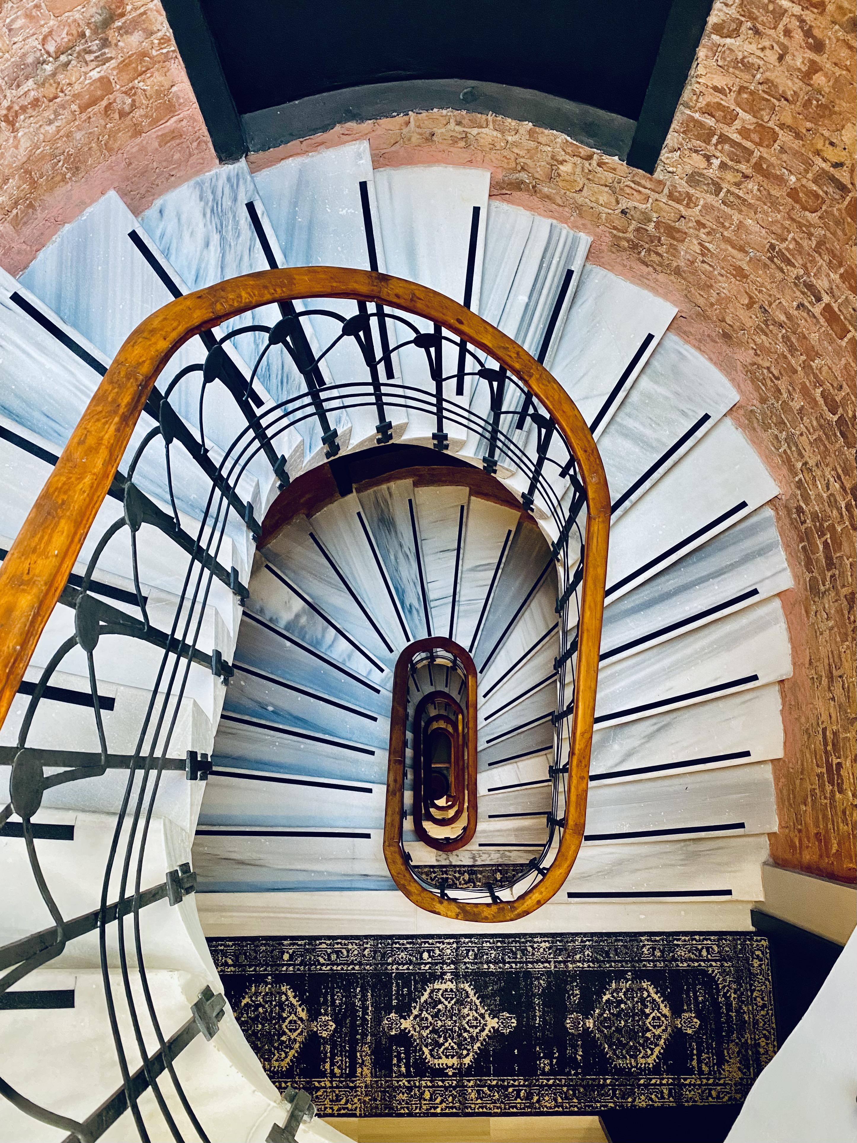 Ruz Hotels Стамбул Экстерьер фото Spiral staircase
