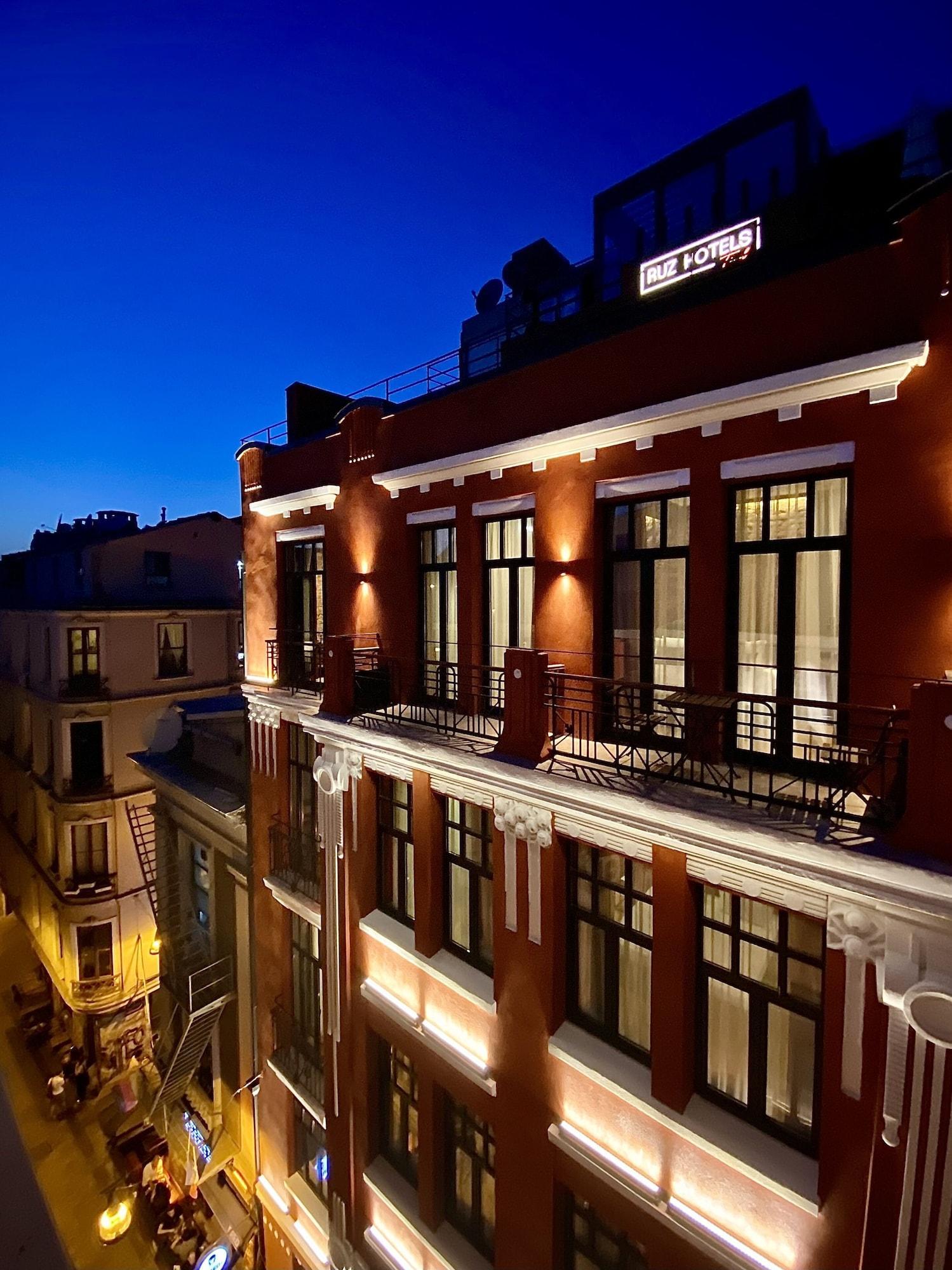 Ruz Hotels Стамбул Экстерьер фото The Hotel's facade