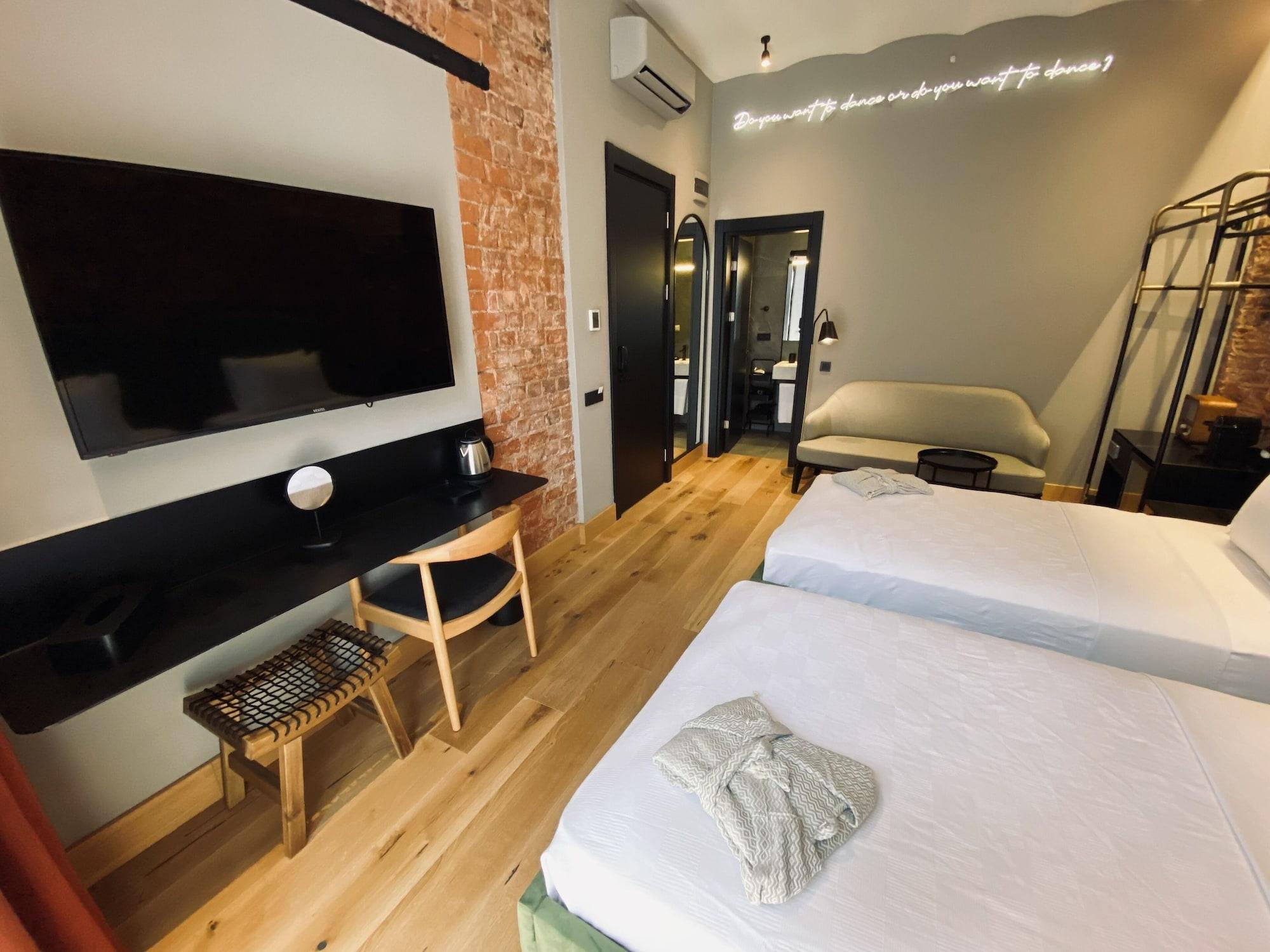 Ruz Hotels Стамбул Экстерьер фото A room at the hotel